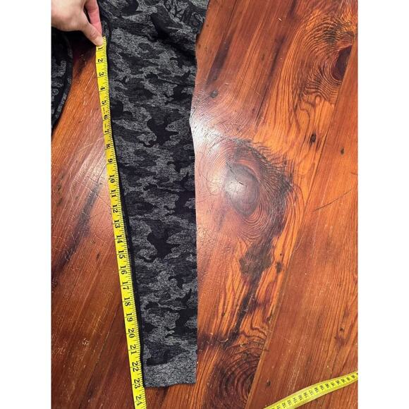 Gymshark Women's XS Gray Adapt Camo Seamless Stretch Leggings High Waist Scrunch - Picture 6 of 8